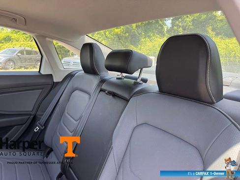 Used 2025 Volkswagen Jetta SEL FWD image 9