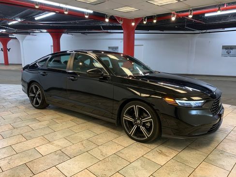 Used 2024 Honda Accord Sport image 8