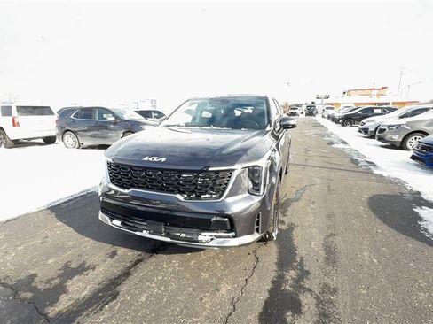 Used 2025 Kia Sorento S w/ Panoramic Sunroof Package image 3