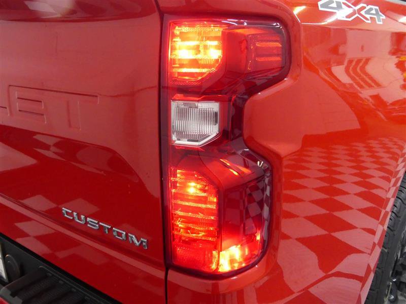 Used 2022 Chevrolet Silverado 1500 Custom AWD/4WD image 12