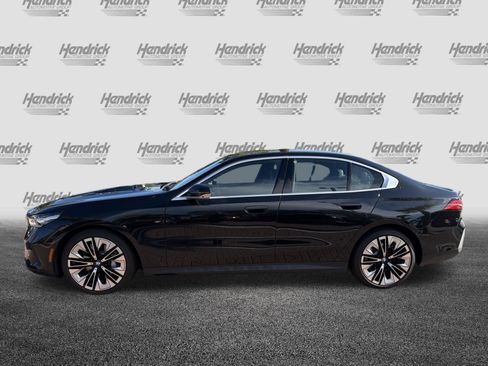 Certified 2026 BMW 530i RWD image 7