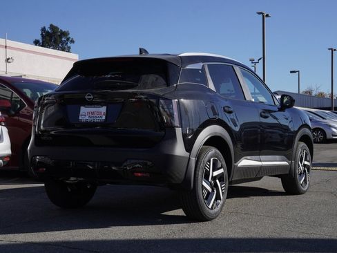 New 2026 Nissan Kicks SV image 4