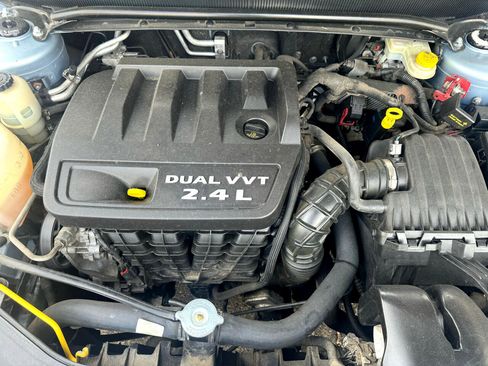 Used 2013 Dodge Avenger SE image 15