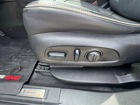 Used 2018 GMC Acadia Denali w/ Technology Package AWD/4WD image 17