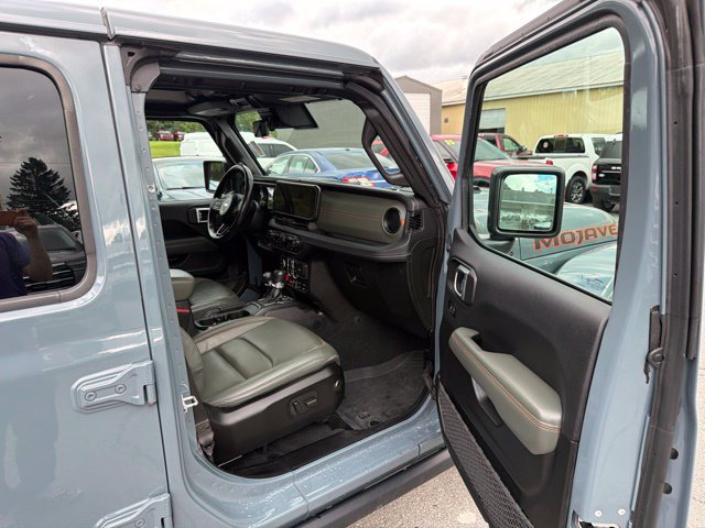 Used 2024 Jeep Gladiator Mojave AWD/4WD image 30