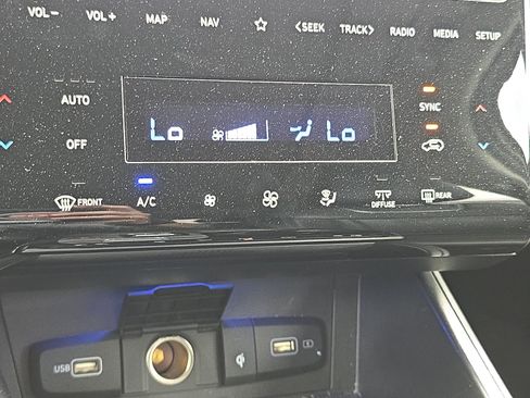 Used 2023 Hyundai Tucson Limited AWD/4WD image 24
