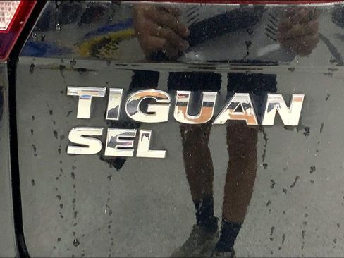 Used 2021 Volkswagen Tiguan SEL AWD/4WD image 23