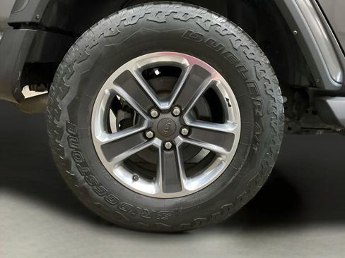 Used 2021 Jeep Wrangler Unlimited Sahara w/ Cold Weather Group AWD/4WD image 32