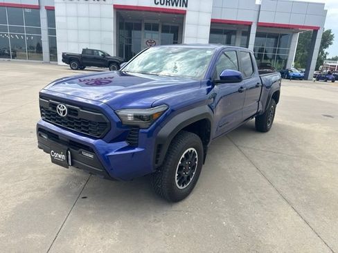 Used 2024 Toyota Tacoma TRD Off-Road AWD/4WD image 5