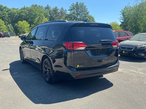 Used 2019 Chrysler Pacifica Touring-L w/ S Appearance Package FWD image 8