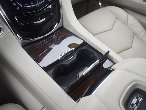 Used 2016 Cadillac Escalade ESV Luxury image 21