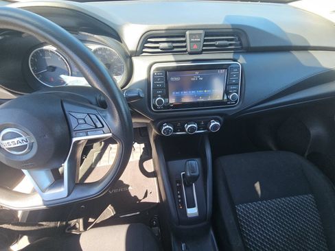 Used 2022 Nissan Versa S FWD image 11