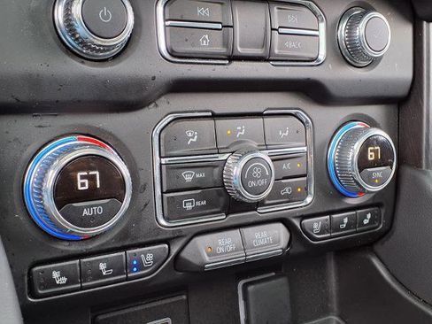 Used 2024 GMC Yukon AT4 w/ AT4 Premium Package AWD/4WD image 8