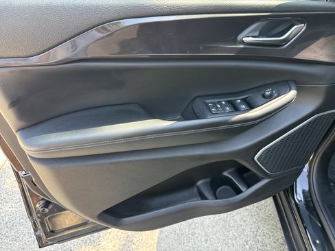 Used 2022 Jeep Grand Cherokee L Laredo w/ Luxury Tech Group I RWD image 10