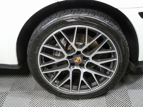 Certified 2019 Porsche Macan image 40
