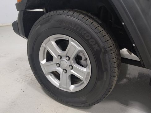 Used 2021 Jeep Wrangler Unlimited Sport AWD/4WD image 31