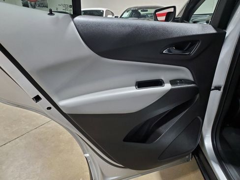 Used 2020 Chevrolet Equinox LS w/ LS Convenience Package image 24