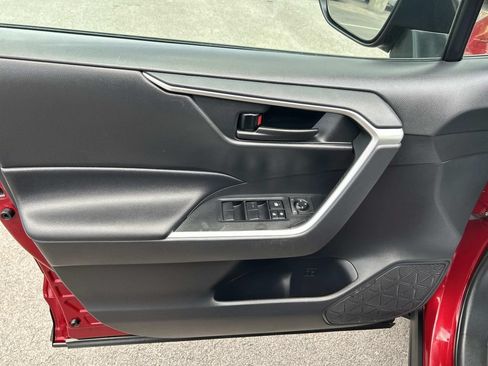 Used 2019 Toyota RAV4 LE w/ All Weather Liner Package AWD/4WD image 25
