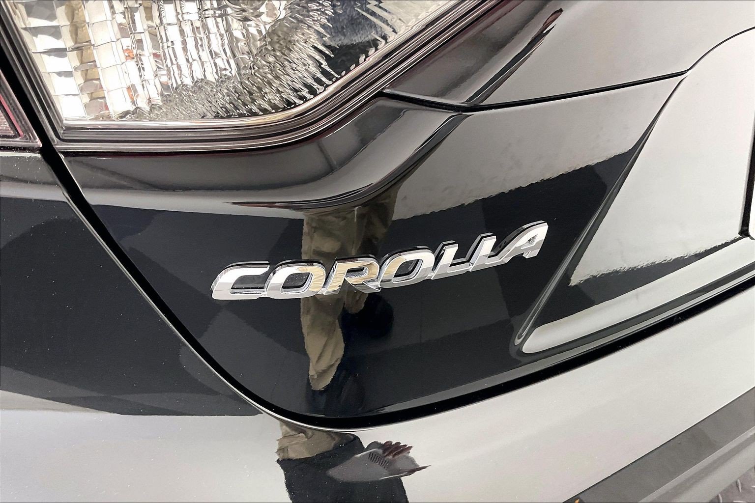 Used 2025 Toyota Corolla LE FWD image 32