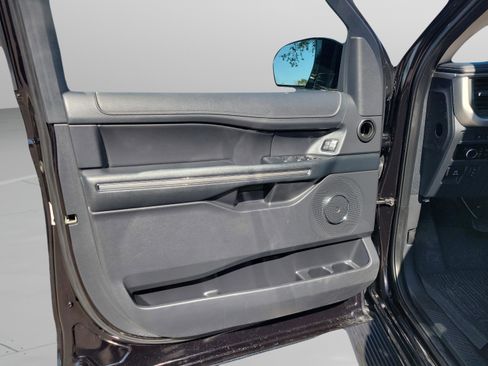 Used 2024 Ford Expedition XLT image 7