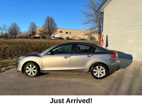 Used 2011 MAZDA MAZDA3 i Touring image 3