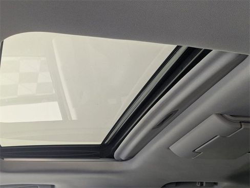 Used 2017 Chevrolet Suburban Premier image 13