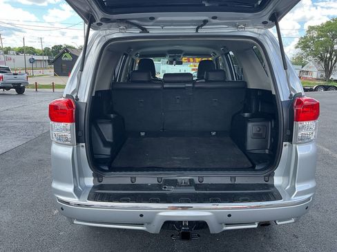 Used 2010 Toyota 4Runner SR5 AWD/4WD image 19