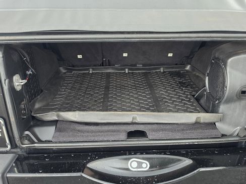 Used 2012 Jeep Wrangler Unlimited Sahara AWD/4WD image 6