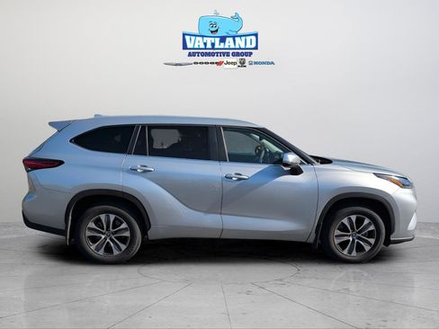 Used 2023 Toyota Highlander L image 6