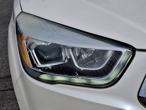 Used 2017 Ford Escape Titanium image 9