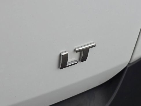 Used 2023 Chevrolet Traverse LT image 29