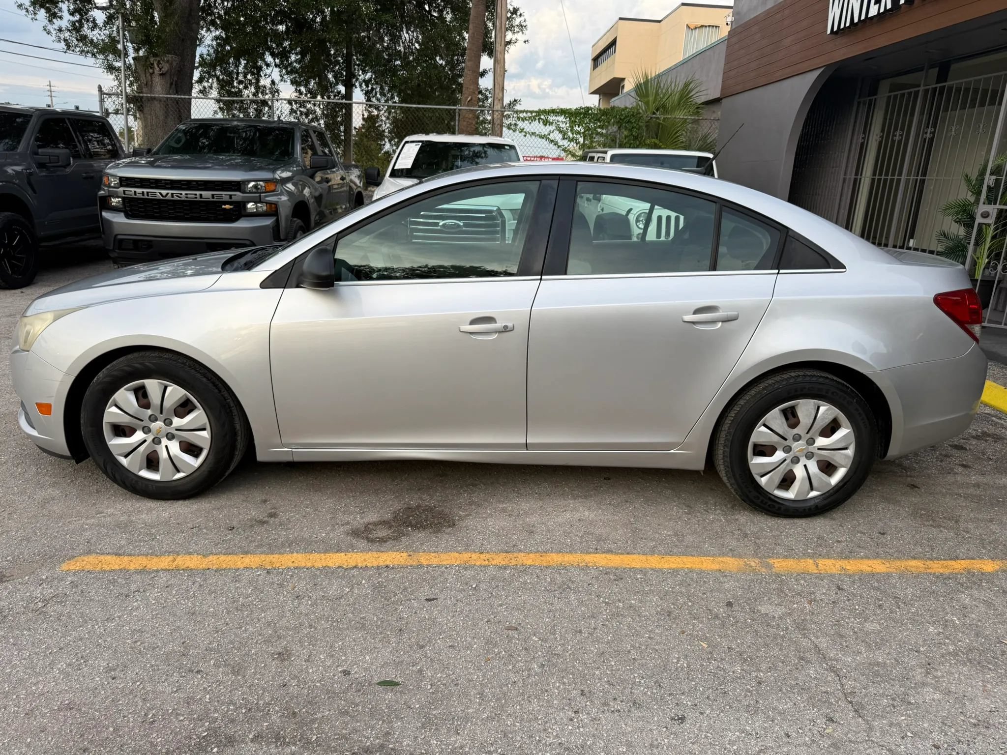 Used 2012 Chevrolet Cruze LS w/ Connectivity Package FWD image 5