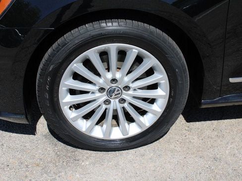 Used 2016 Volkswagen Passat 1.8T SE FWD image 37