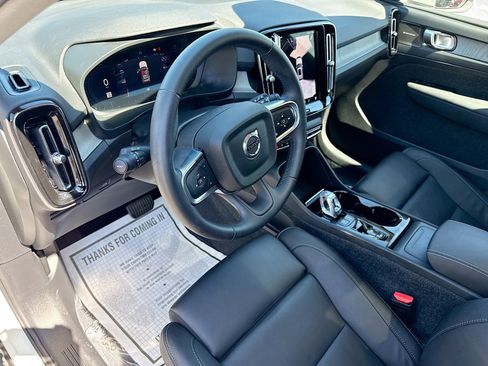 Used 2025 Volvo XC40 B5 Ultra image 26