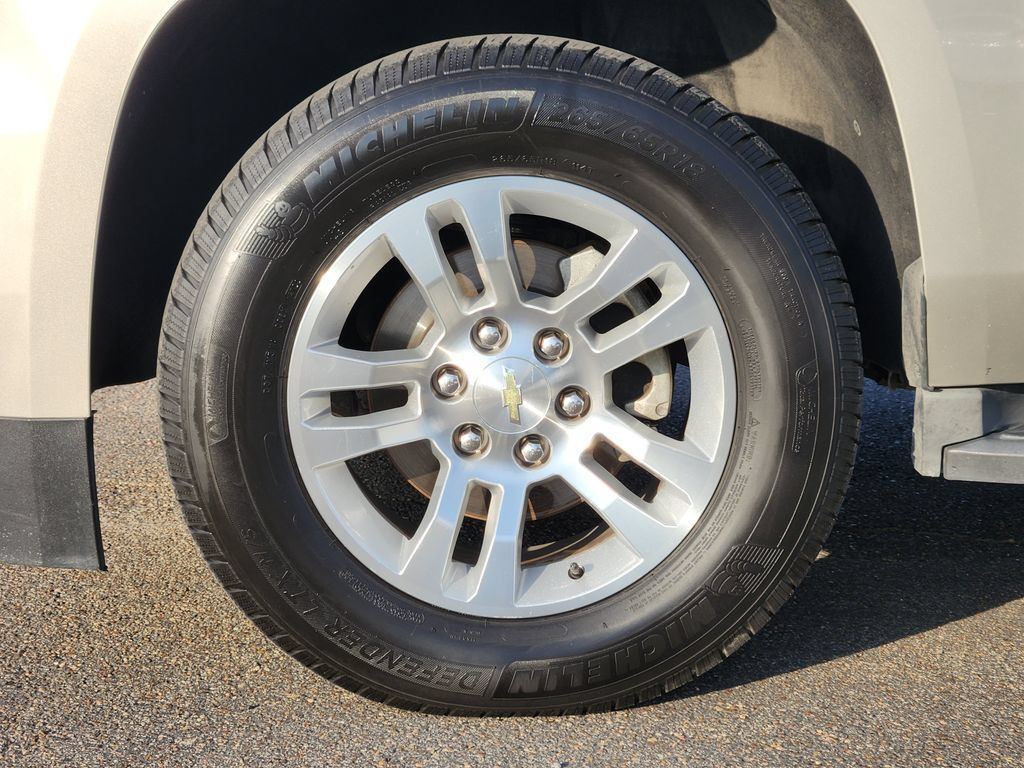 Used 2015 Chevrolet Suburban LS w/ Driver Alert Package RWD image 10
