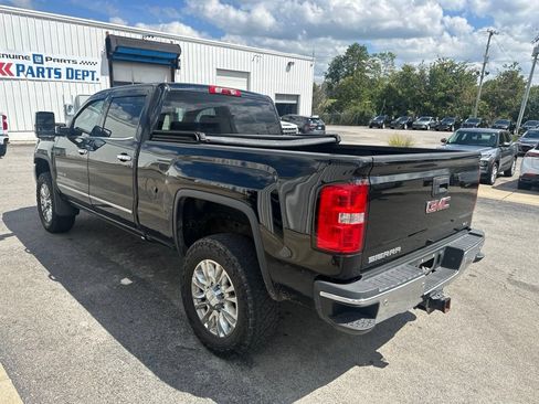 Used 2018 GMC Sierra 2500 SLT w/ Driver Alert Package AWD/4WD image 4