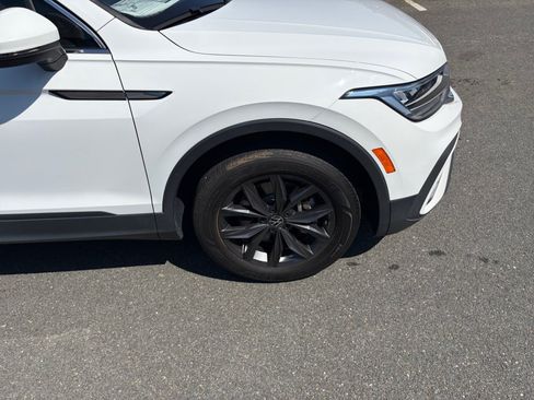 Used 2022 Volkswagen Tiguan SE AWD/4WD image 25