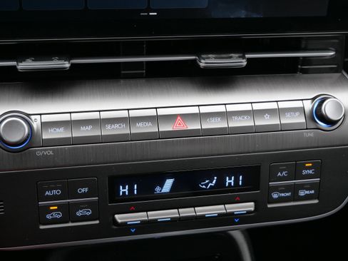 Certified 2025 Hyundai Kona SEL image 32