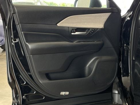 Used 2025 Toyota Grand Highlander FWD image 9