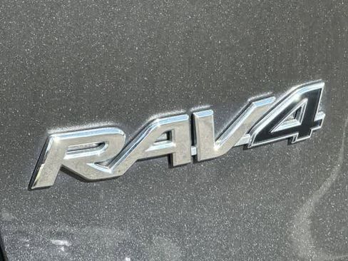 Used 2022 Toyota RAV4 XLE Premium AWD/4WD image 26