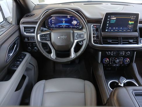 Certified 2024 Chevrolet Suburban Z71 w/ Luxury Package AWD/4WD image 12