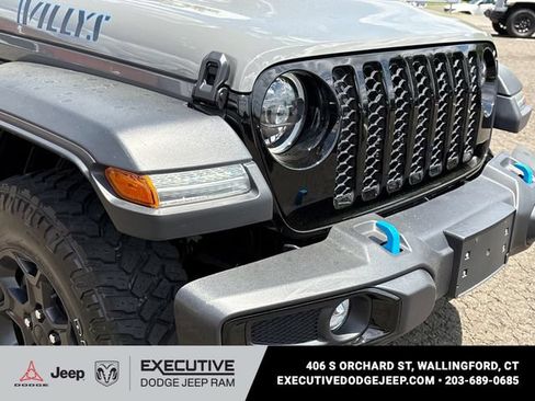 Used 2023 Jeep Wrangler Unlimited w/ Sun & Screen Package AWD/4WD image 9