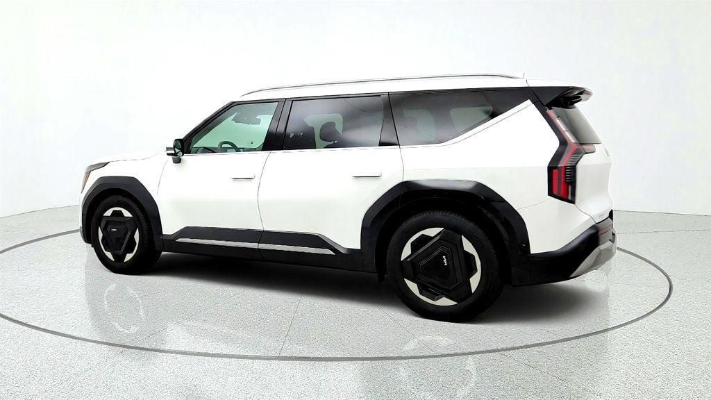 Used 2024 Kia EV9 Land AWD/4WD image 7