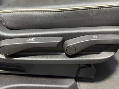 Used 2021 GMC Yukon SLT w/ SLT Luxury Plus Package image 18