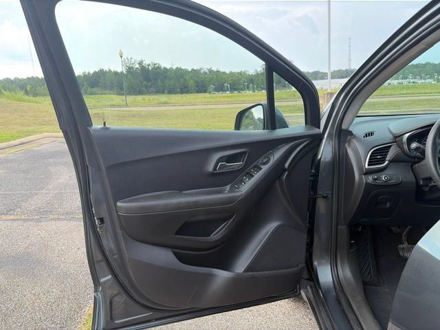 Used 2019 Chevrolet Trax LS FWD image 13