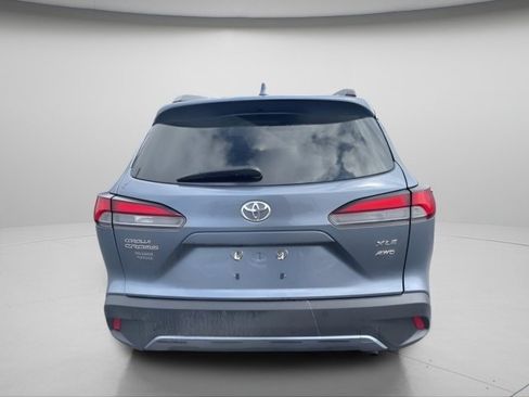 Used 2023 Toyota Corolla Cross XLE w/ Convenience Package image 9