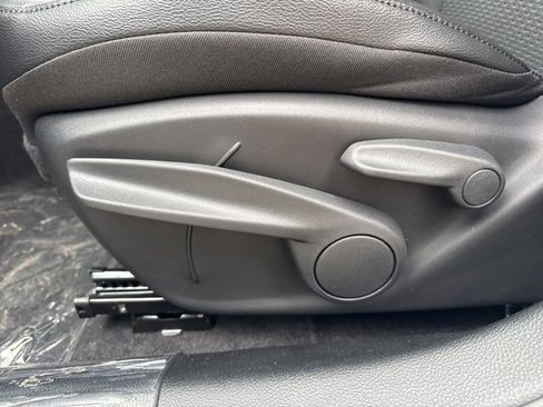 Used 2026 Jeep Compass Latitude image 14