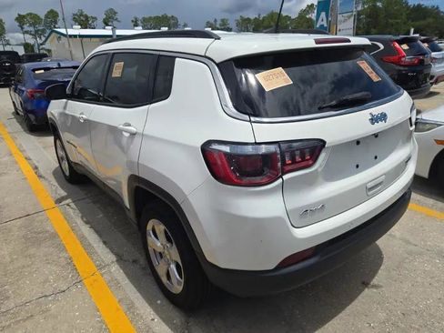 Used 2019 Jeep Compass Latitude w/ Popular Equipment Group AWD/4WD image 2
