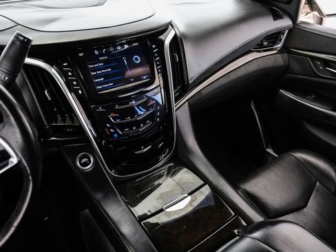 Used 2020 Cadillac Escalade ESV Platinum RWD image 23