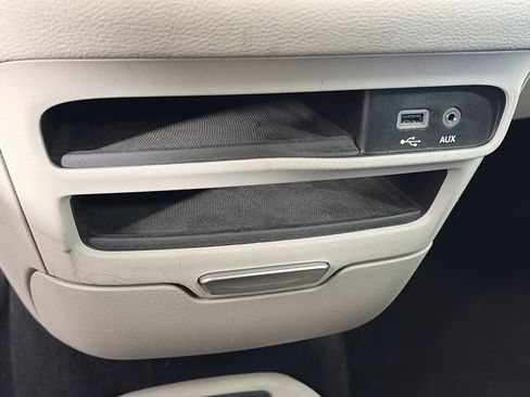 Used 2019 Chrysler Pacifica Limited w/ Advanced Safetytec Group FWD image 27